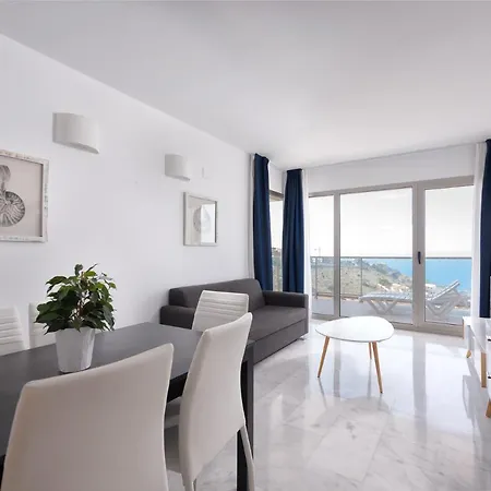 Sky High On The 38th Floor - Sea Views Apartment