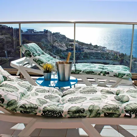 Sky High On The 38th Floor - Sea Views Apartment