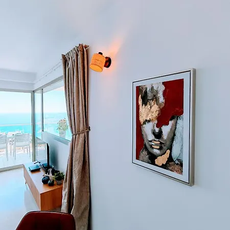 Sky High On The 38th Floor - Sea Views Appartamento
